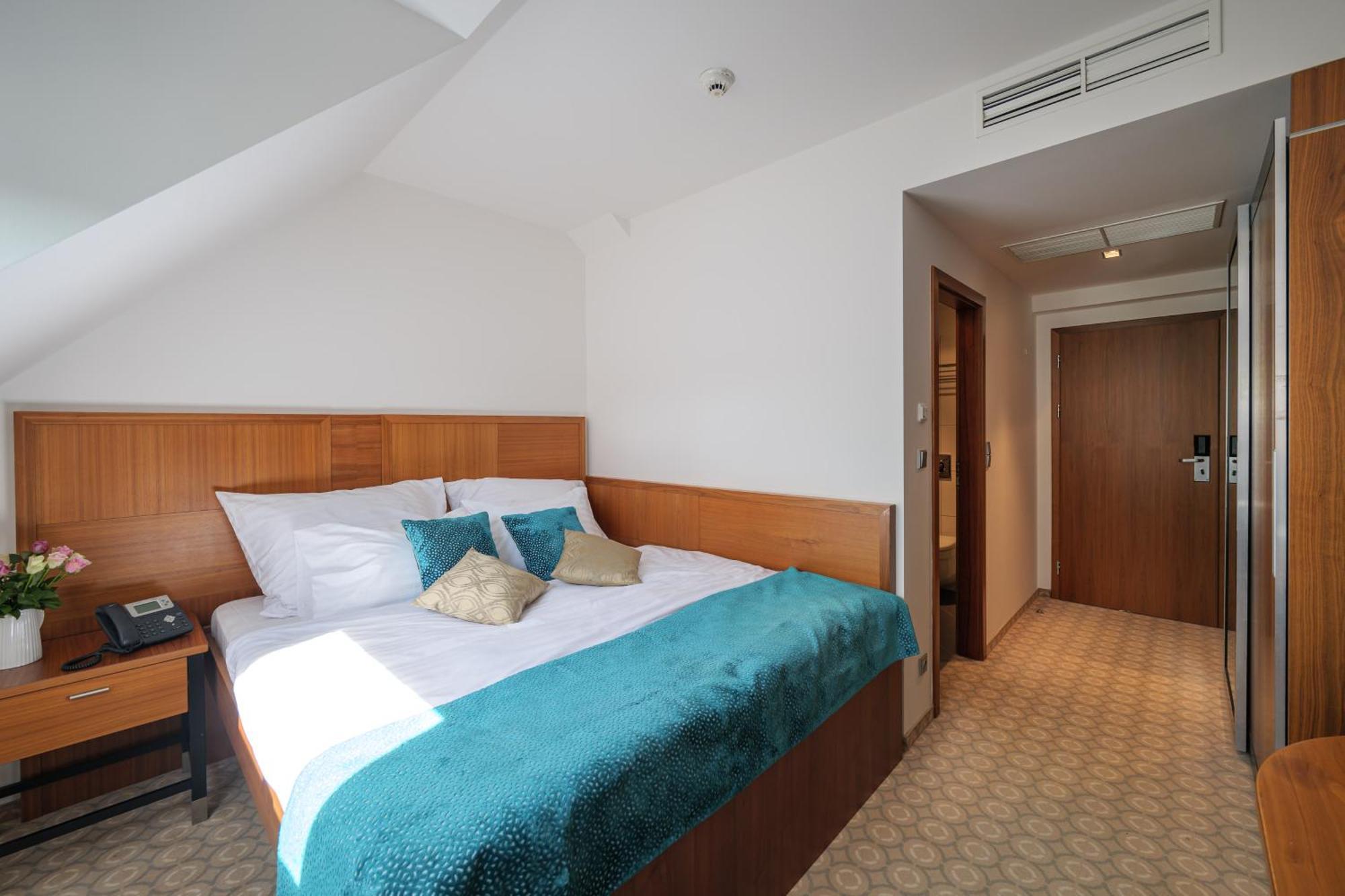 Hotel Silenzio Прага Экстерьер фото