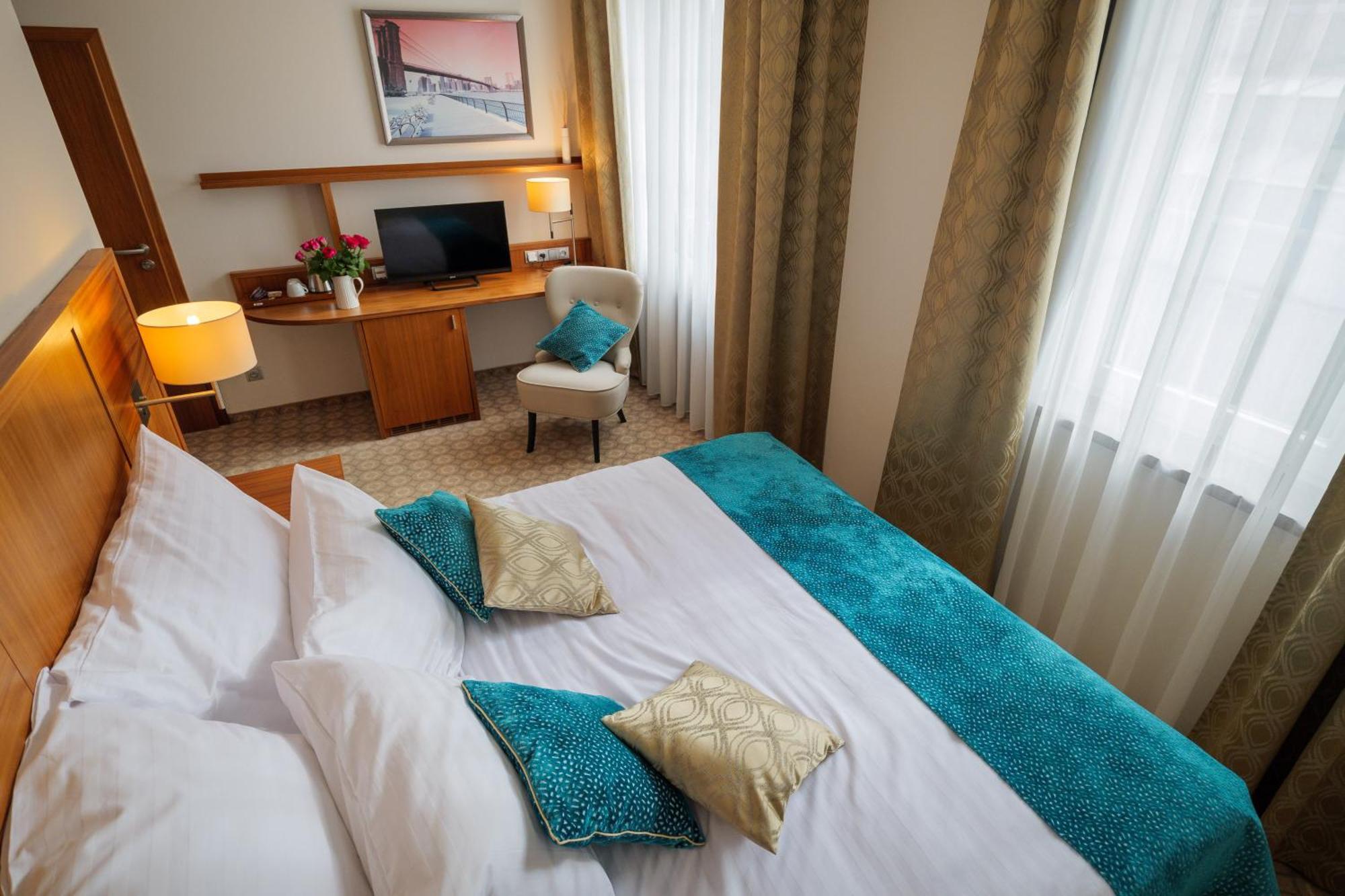 Hotel Silenzio Прага Экстерьер фото