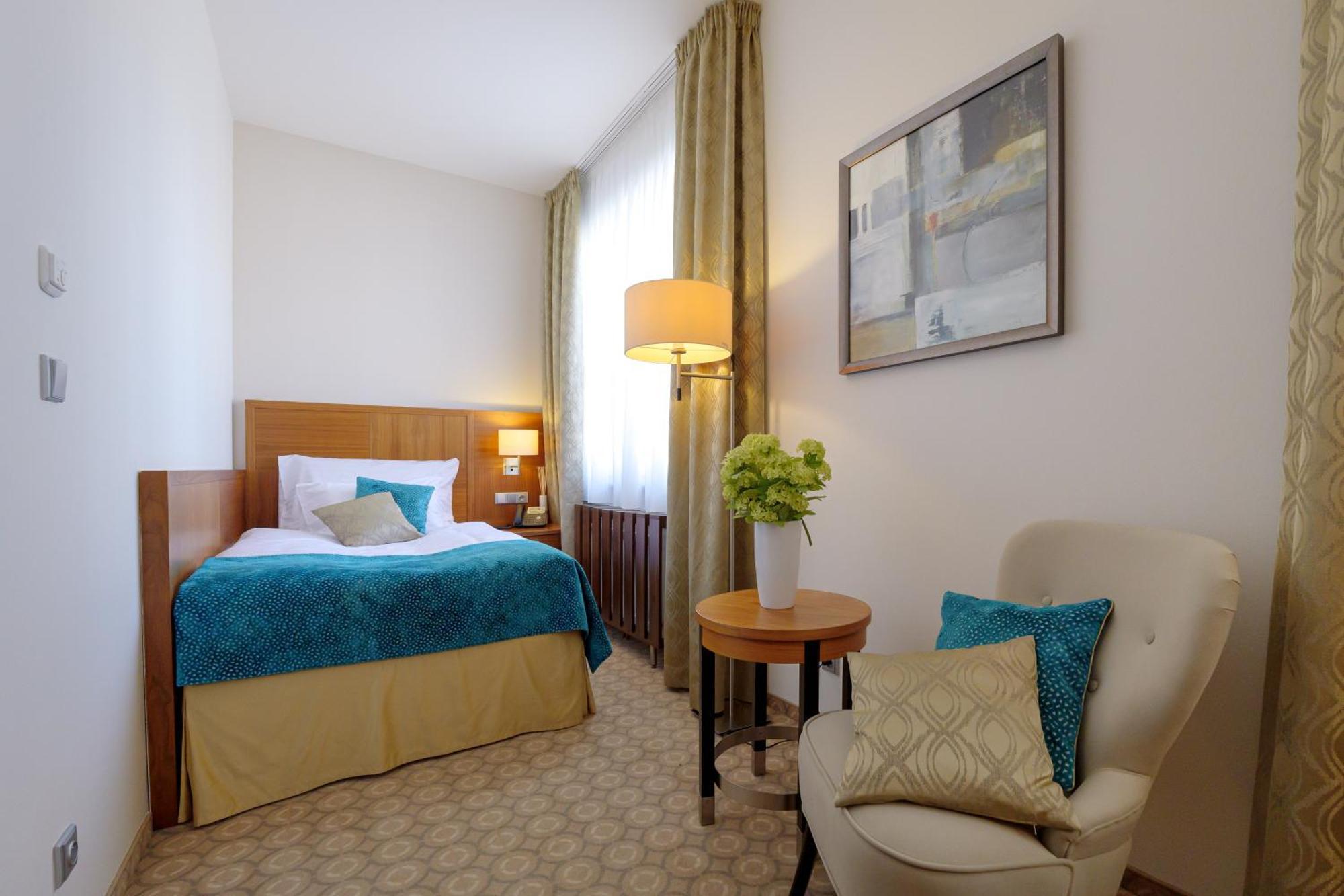 Hotel Silenzio Прага Экстерьер фото