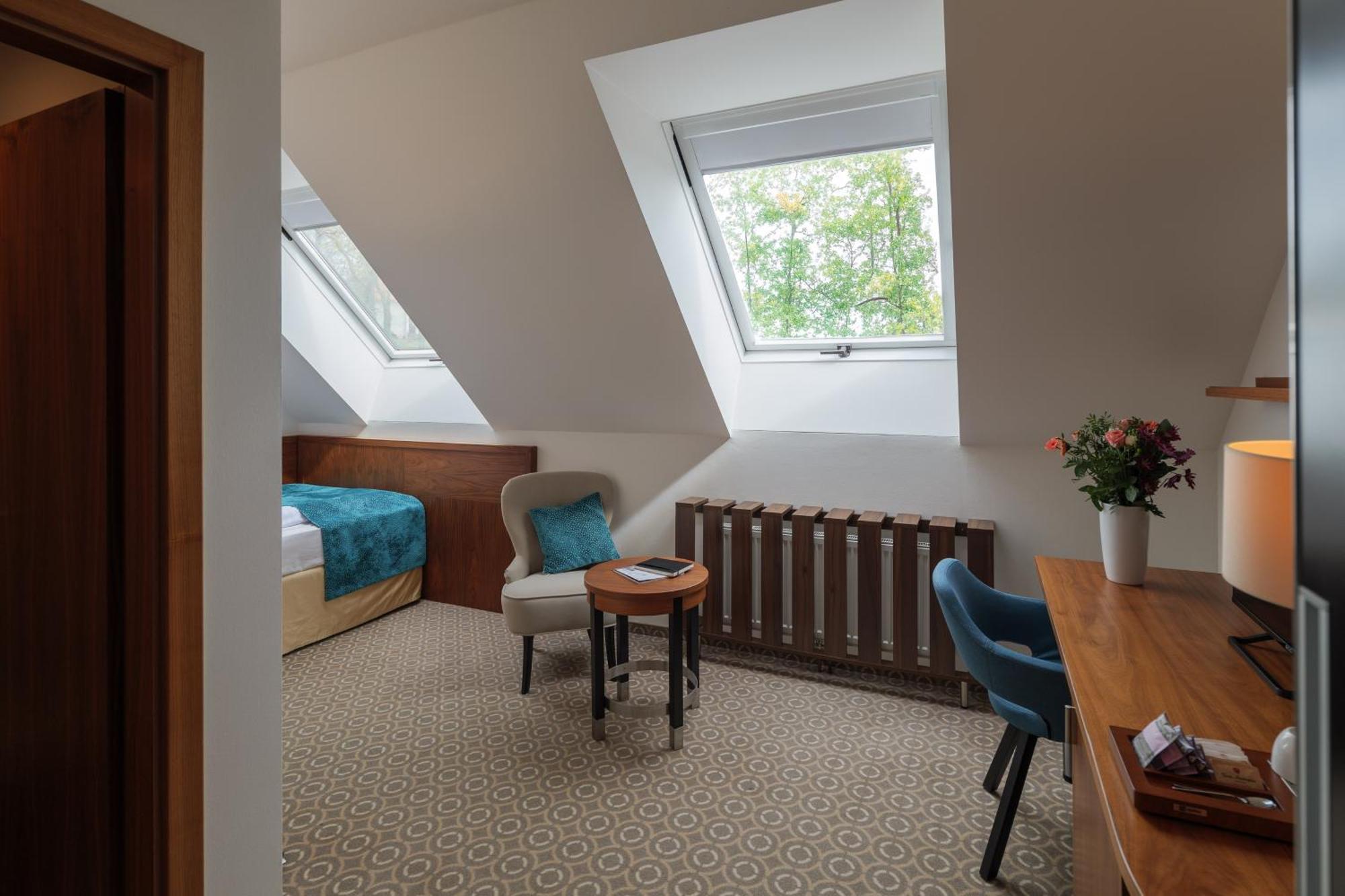 Hotel Silenzio Прага Экстерьер фото