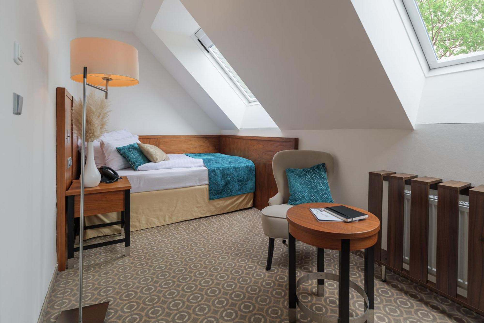 Hotel Silenzio Прага Экстерьер фото