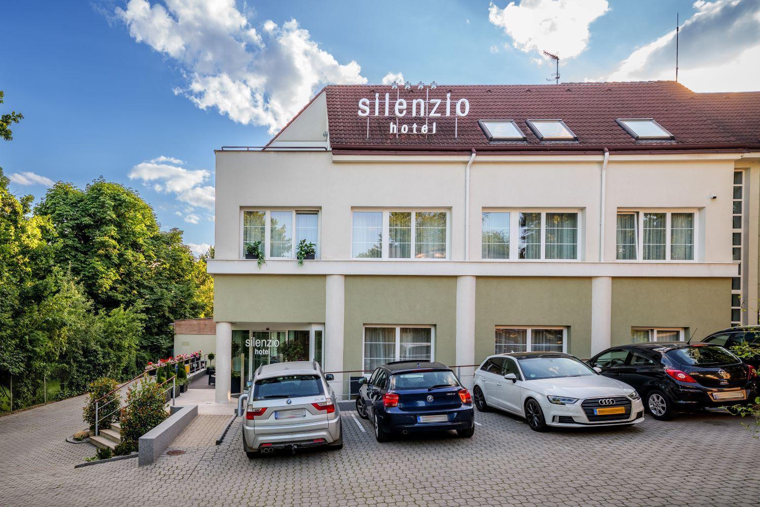 Hotel Silenzio Прага Экстерьер фото