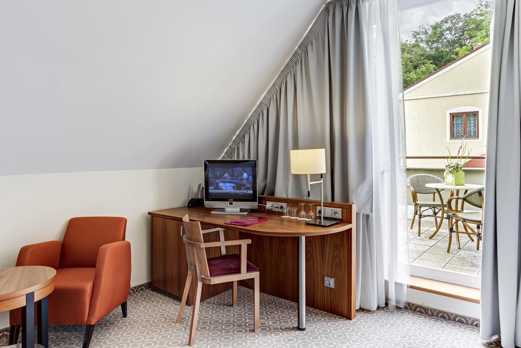 Hotel Silenzio Прага Экстерьер фото