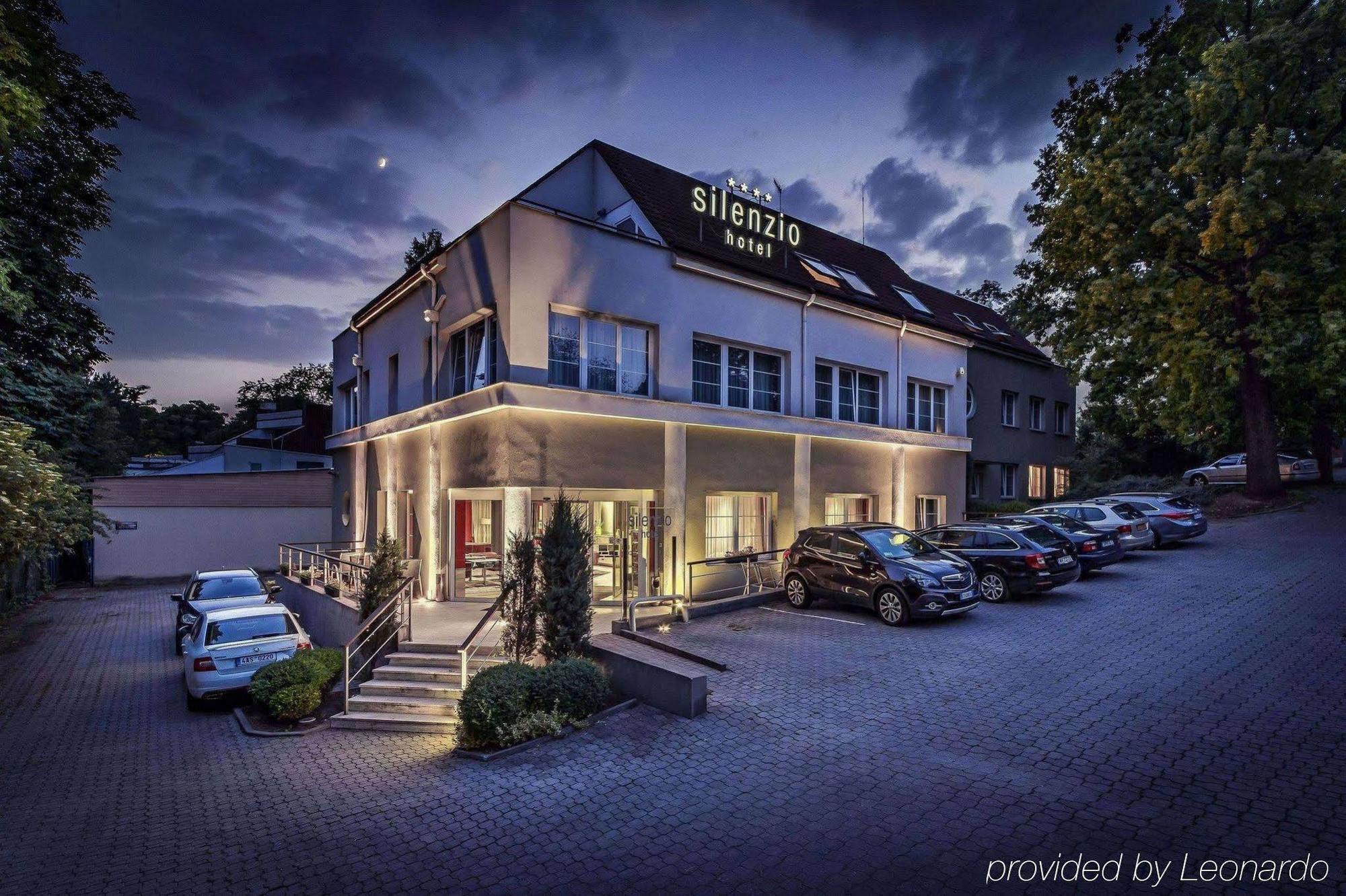 Hotel Silenzio Прага Экстерьер фото