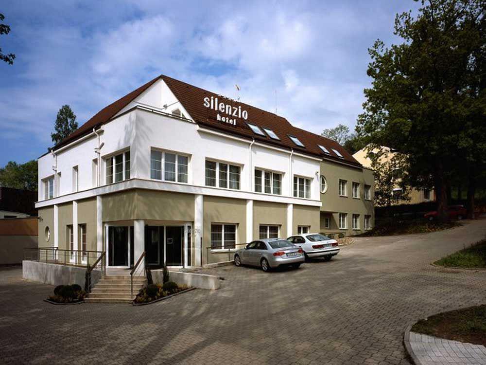 Hotel Silenzio Прага Экстерьер фото